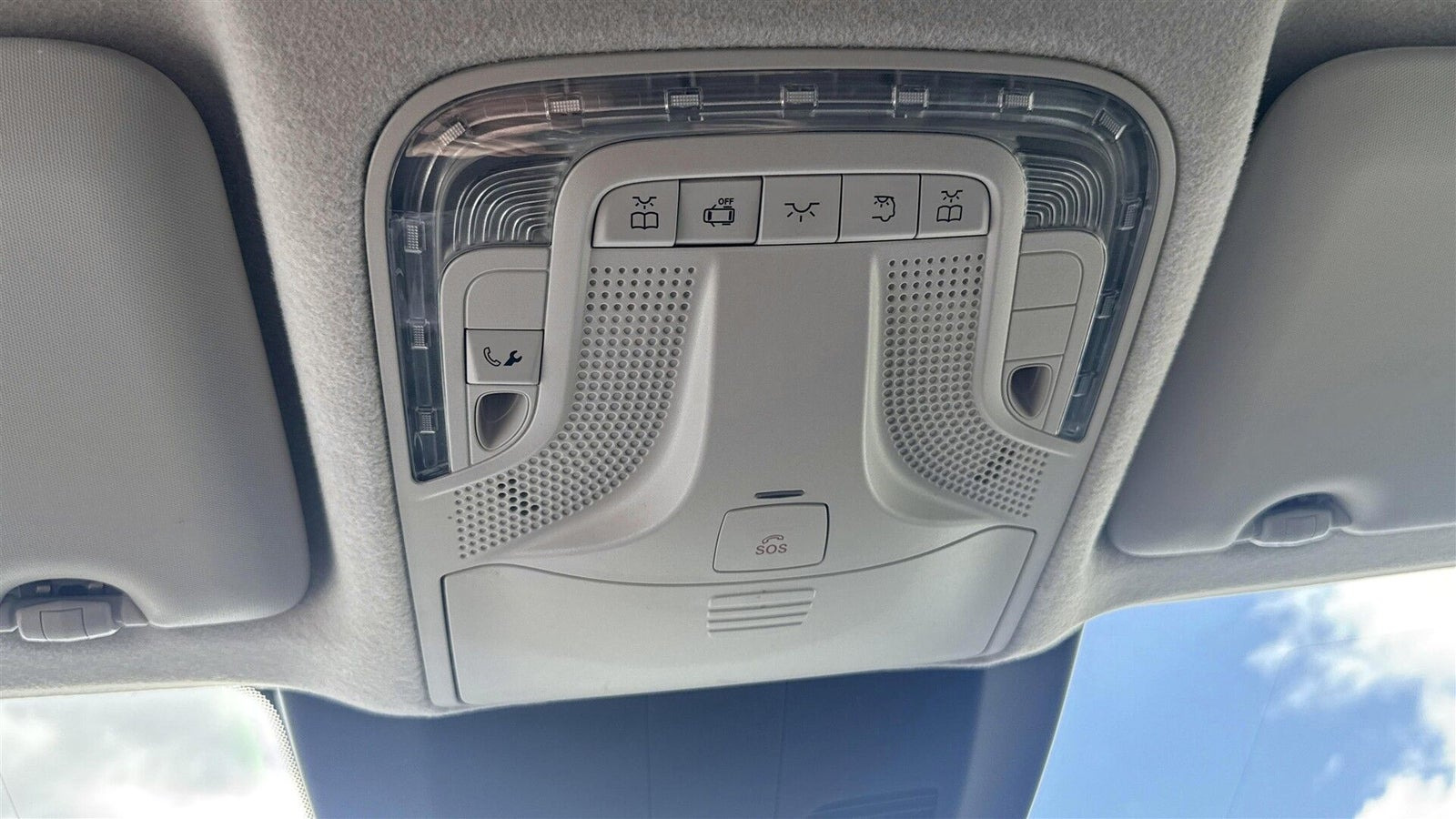 Hvid Mercedes Vito 116 fra 2023