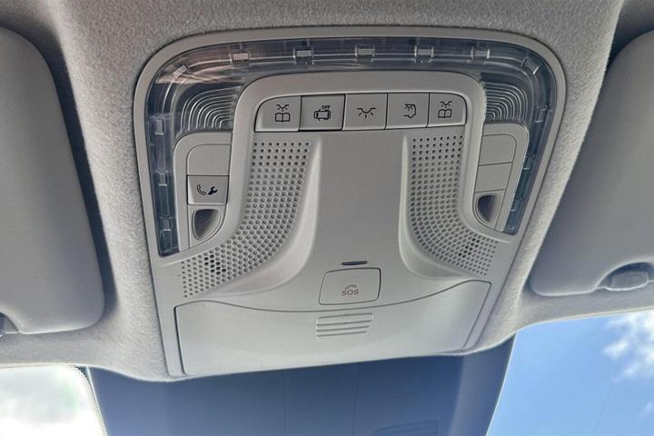 Hvid Mercedes Vito 116 fra 2023