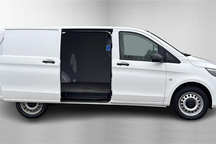 Hvid Mercedes Vito 116 fra 2023