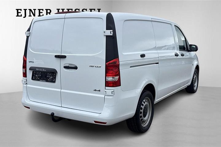 Hvid Mercedes Vito 116 fra 2023