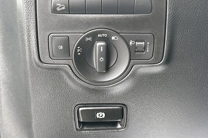 Hvid Mercedes Vito 116 fra 2023