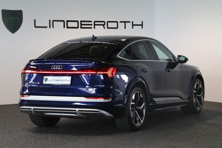 Blå Audi e-tron S fra 2022