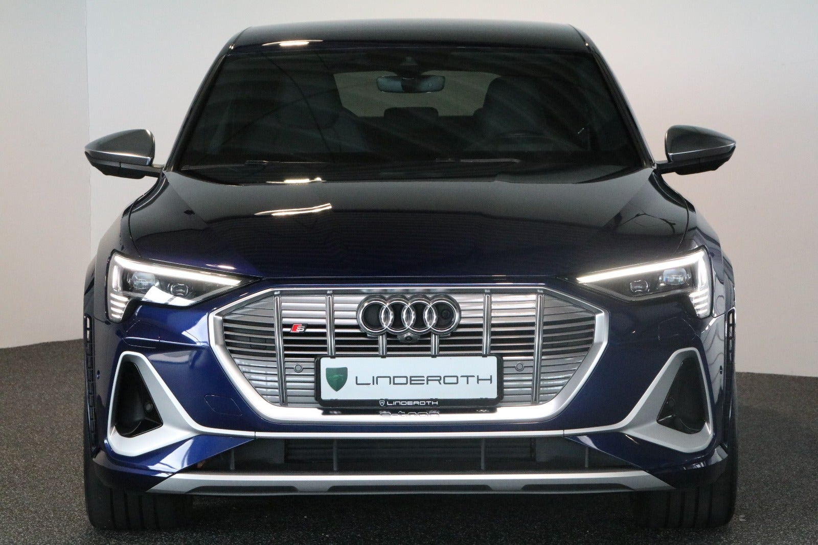 Blå Audi e-tron S fra 2022