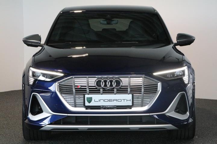 Blå Audi e-tron S fra 2022