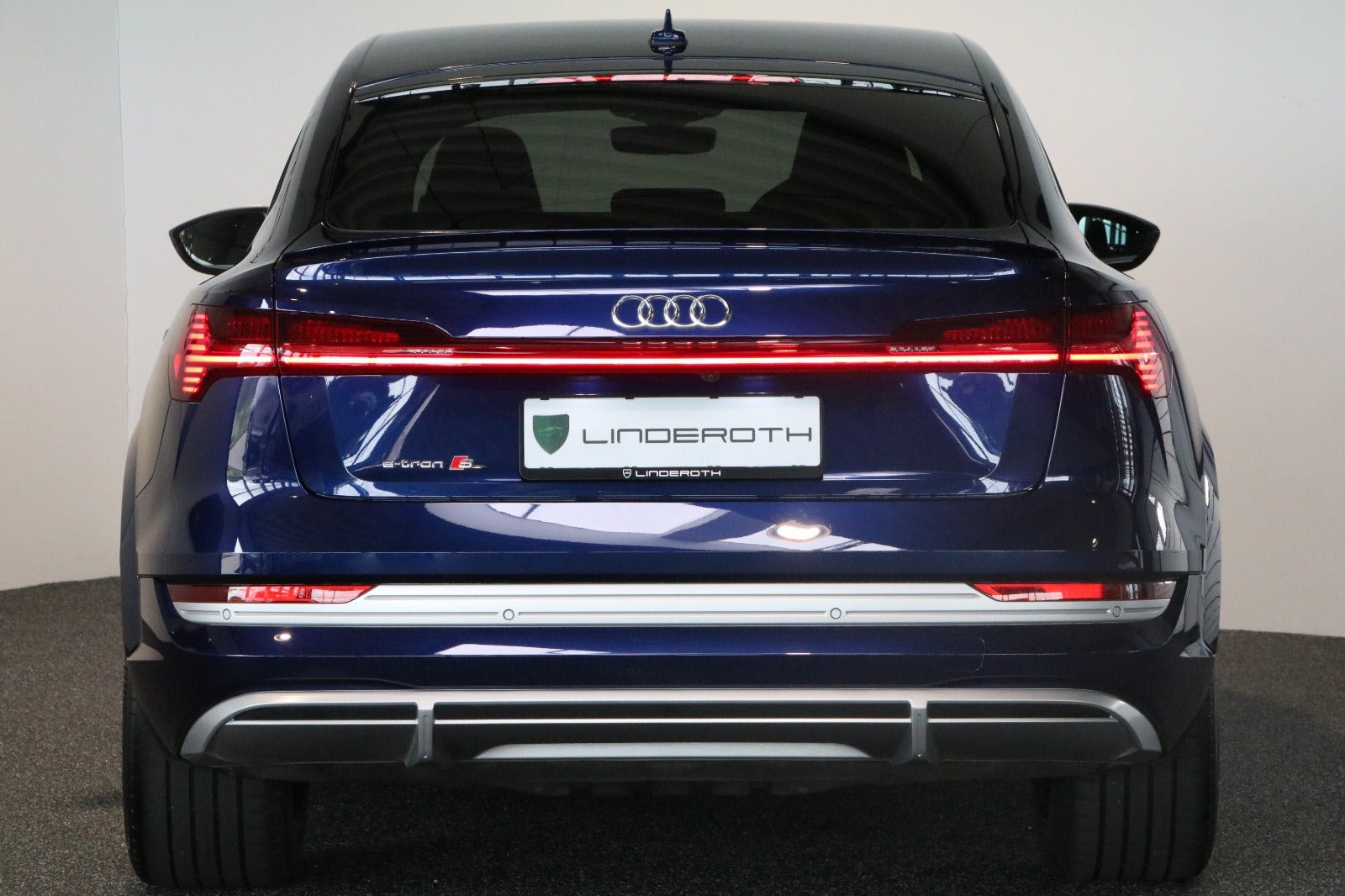 Blå Audi e-tron S fra 2022