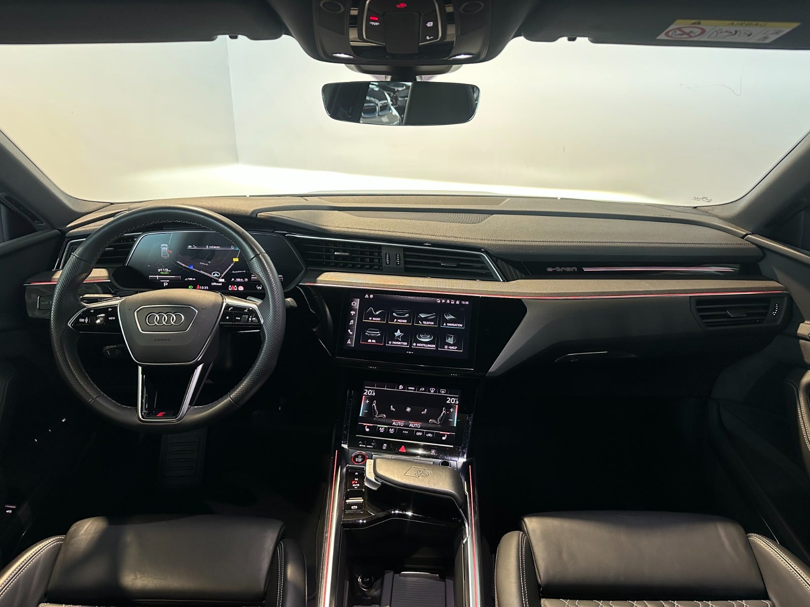 Blå Audi e-tron S fra 2022