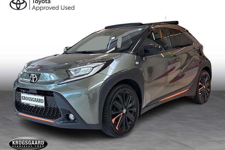 Grøn Toyota Aygo X fra 2022 set udefra