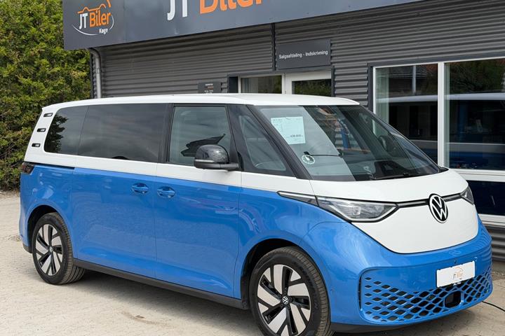 Blå VW ID.Buzz fra 2026 set udefra