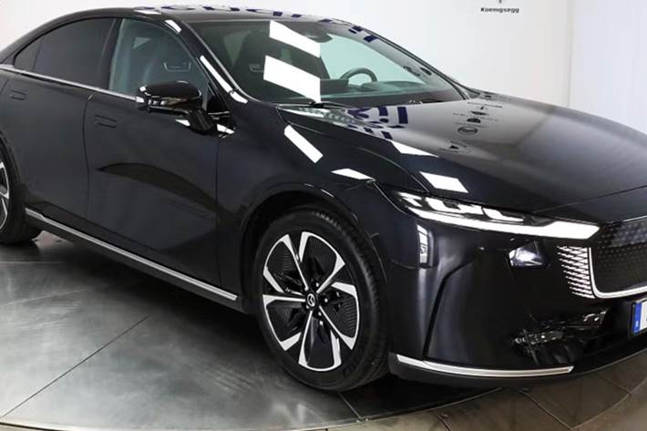 Sort Mazda 6e fra 2025