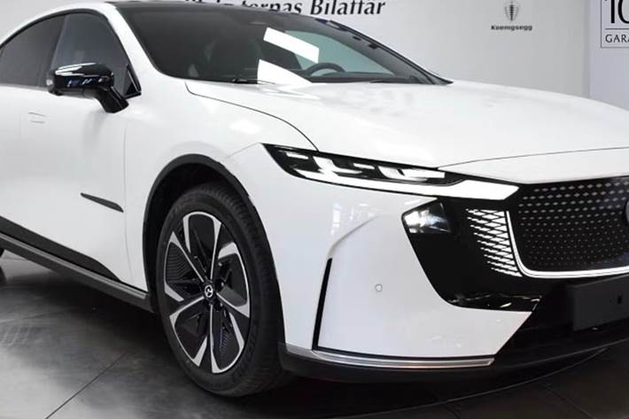 Hvid Mazda 6e fra 2026