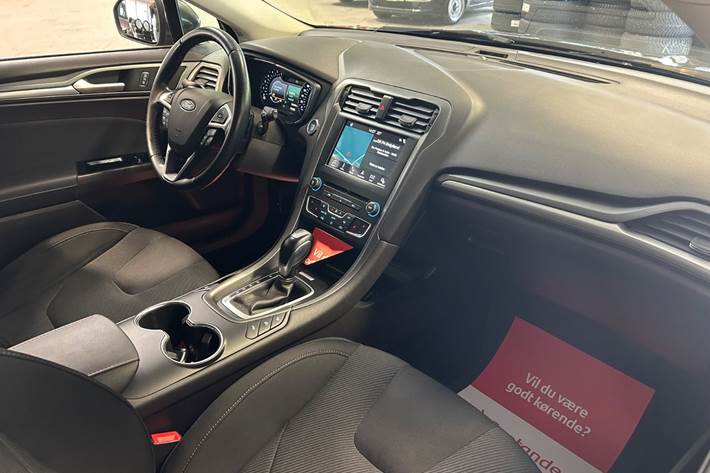 Sort Ford Mondeo fra 2018