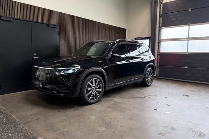 Sort Mercedes EQB250+ fra 2025