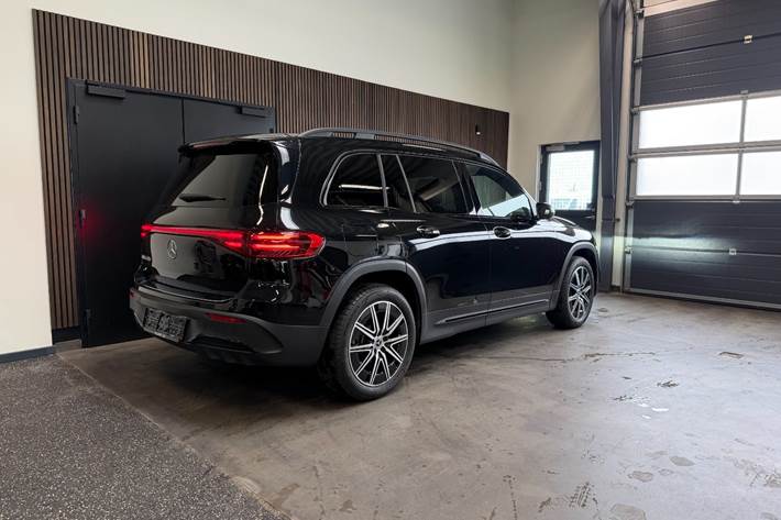 Sort Mercedes EQB250+ fra 2025