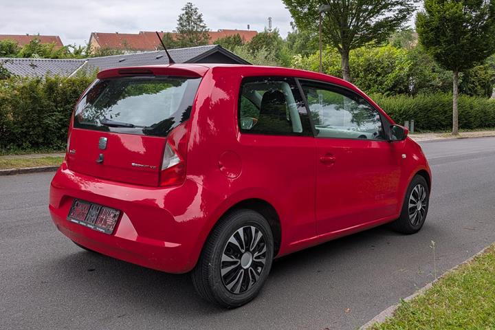 Rød Seat Mii fra 2013