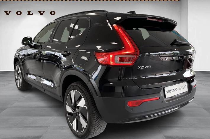 Sort Volvo XC40 fra 2024