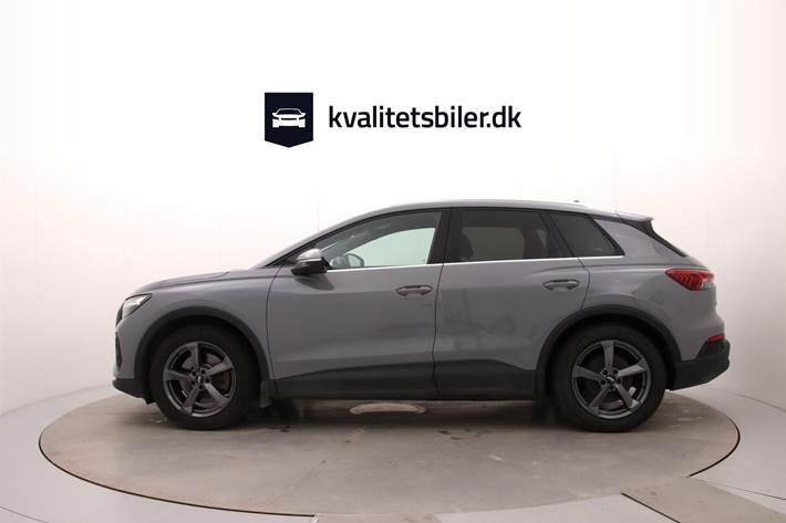 Grå Audi Q4 fra 2023