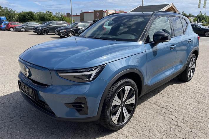 Blå Volvo EX40 fra 2025