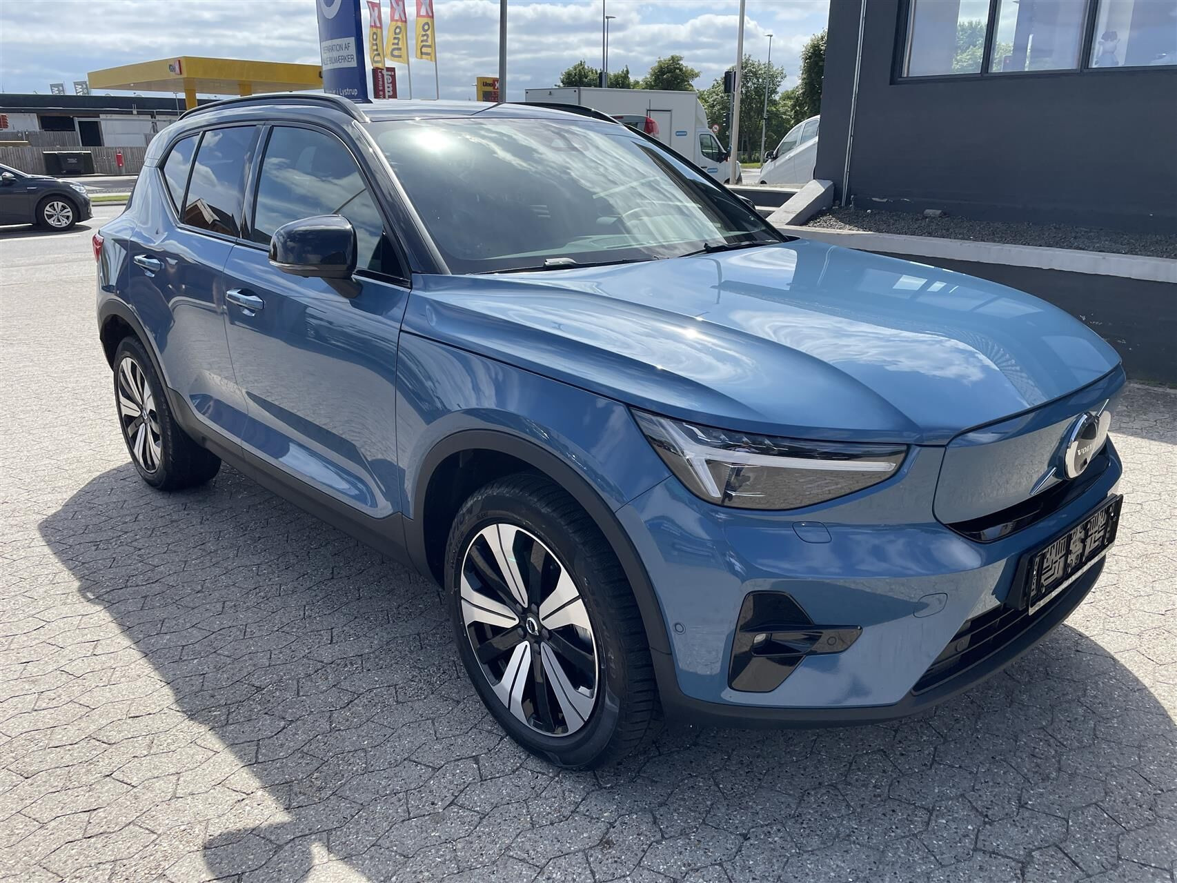 Blå Volvo EX40 fra 2025