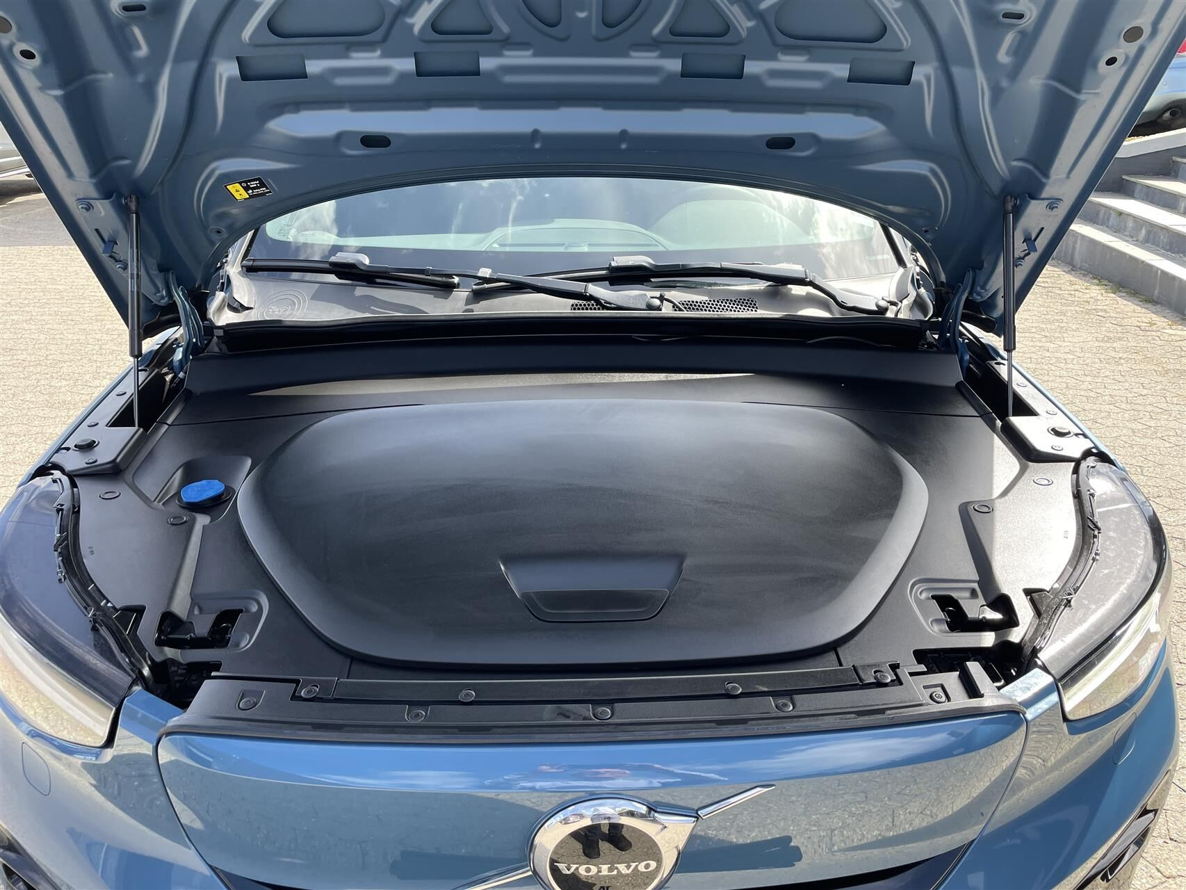 Blå Volvo EX40 fra 2025