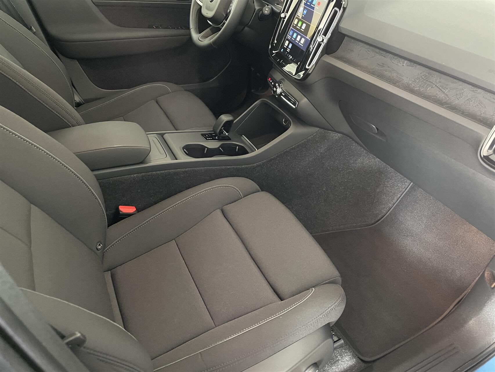 Blå Volvo EX40 fra 2025