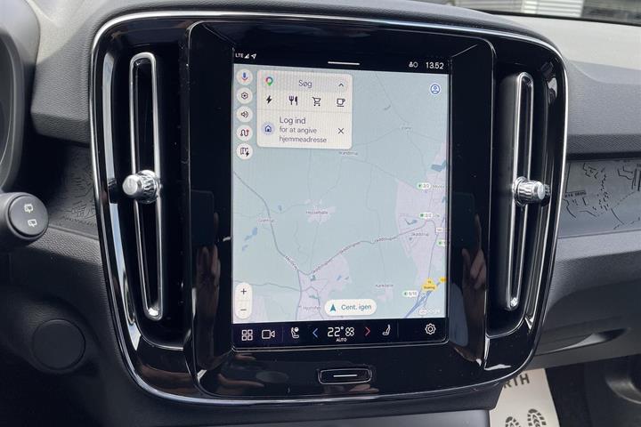 Hvid Volvo XC40 fra 2023