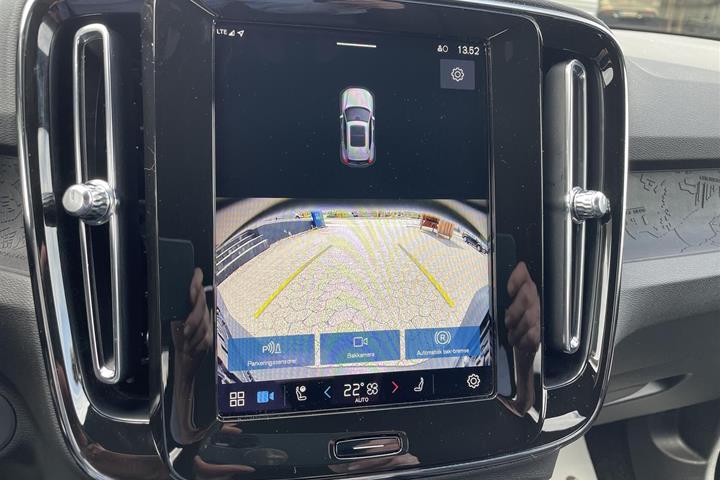 Hvid Volvo XC40 fra 2023