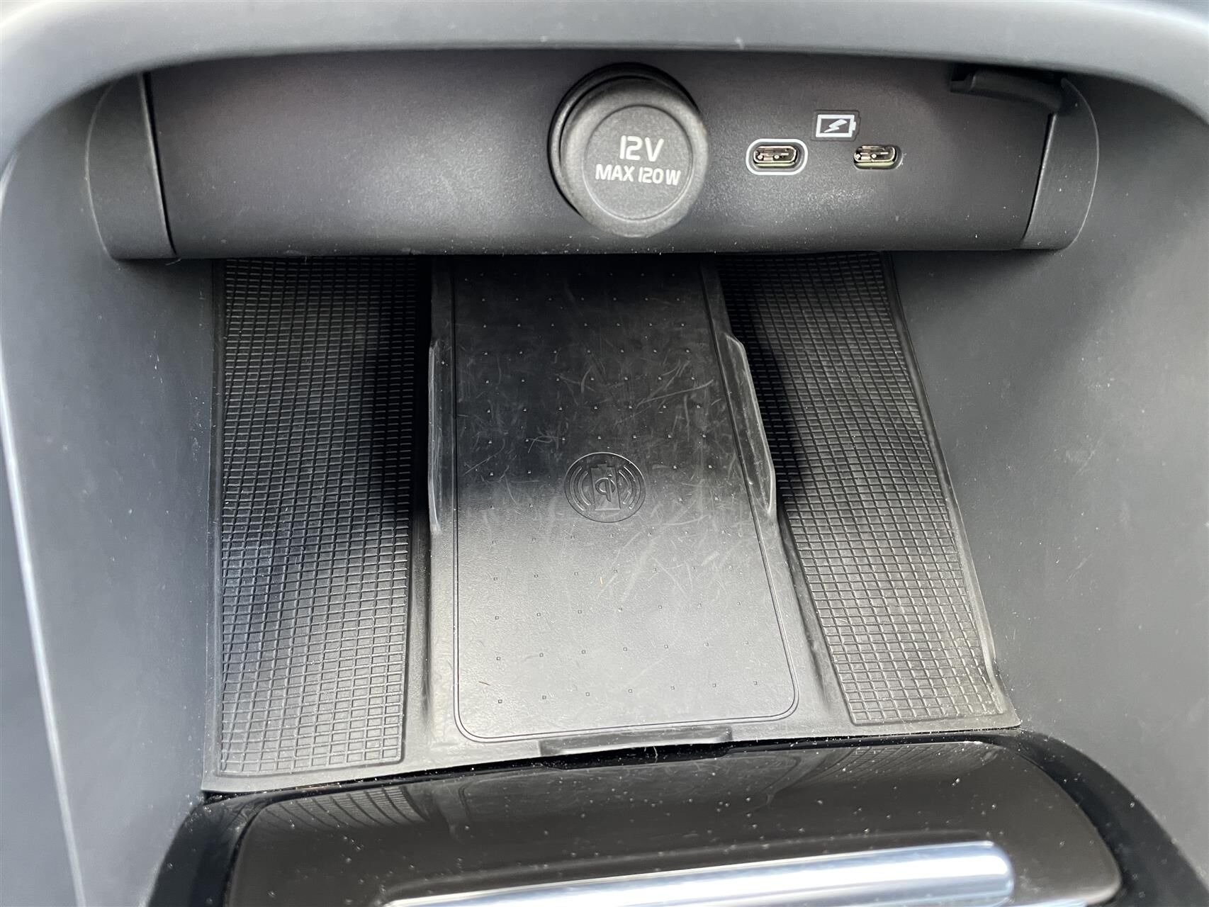 Hvid Volvo XC40 fra 2023
