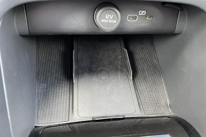 Hvid Volvo XC40 fra 2023