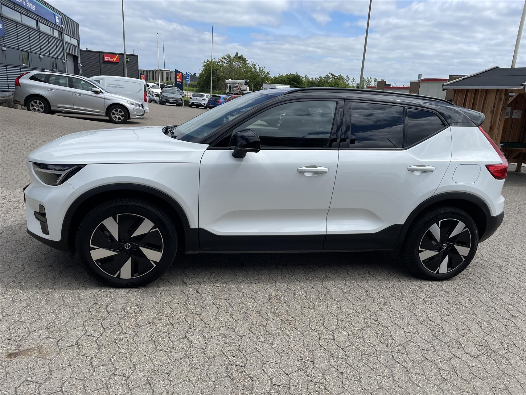 Hvid Volvo XC40 fra 2023