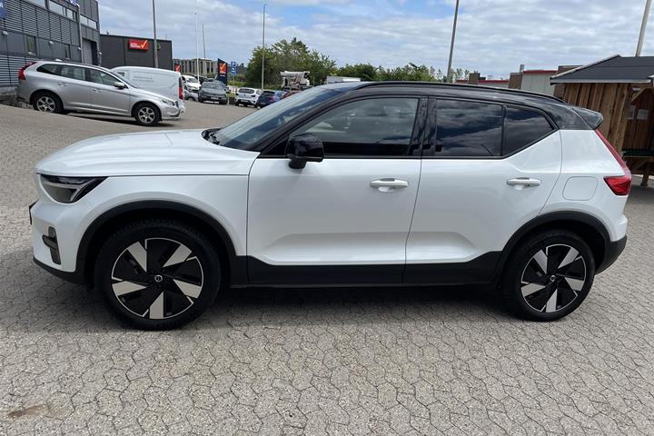 Hvid Volvo XC40 fra 2023