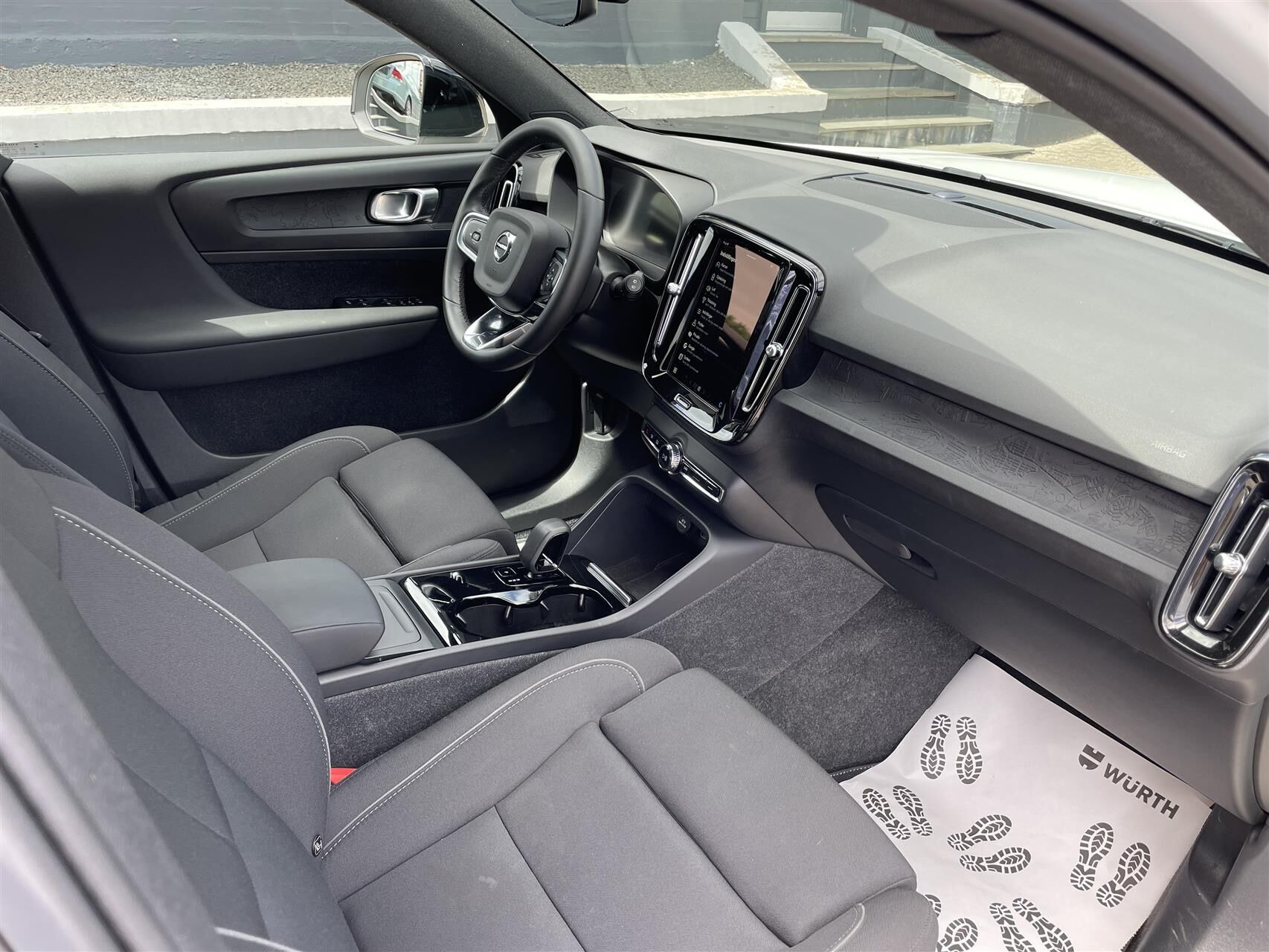 Hvid Volvo XC40 fra 2023