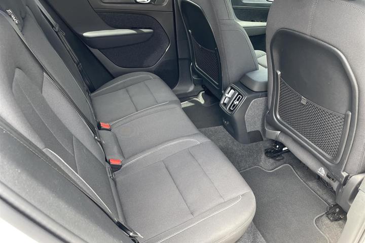 Hvid Volvo XC40 fra 2023
