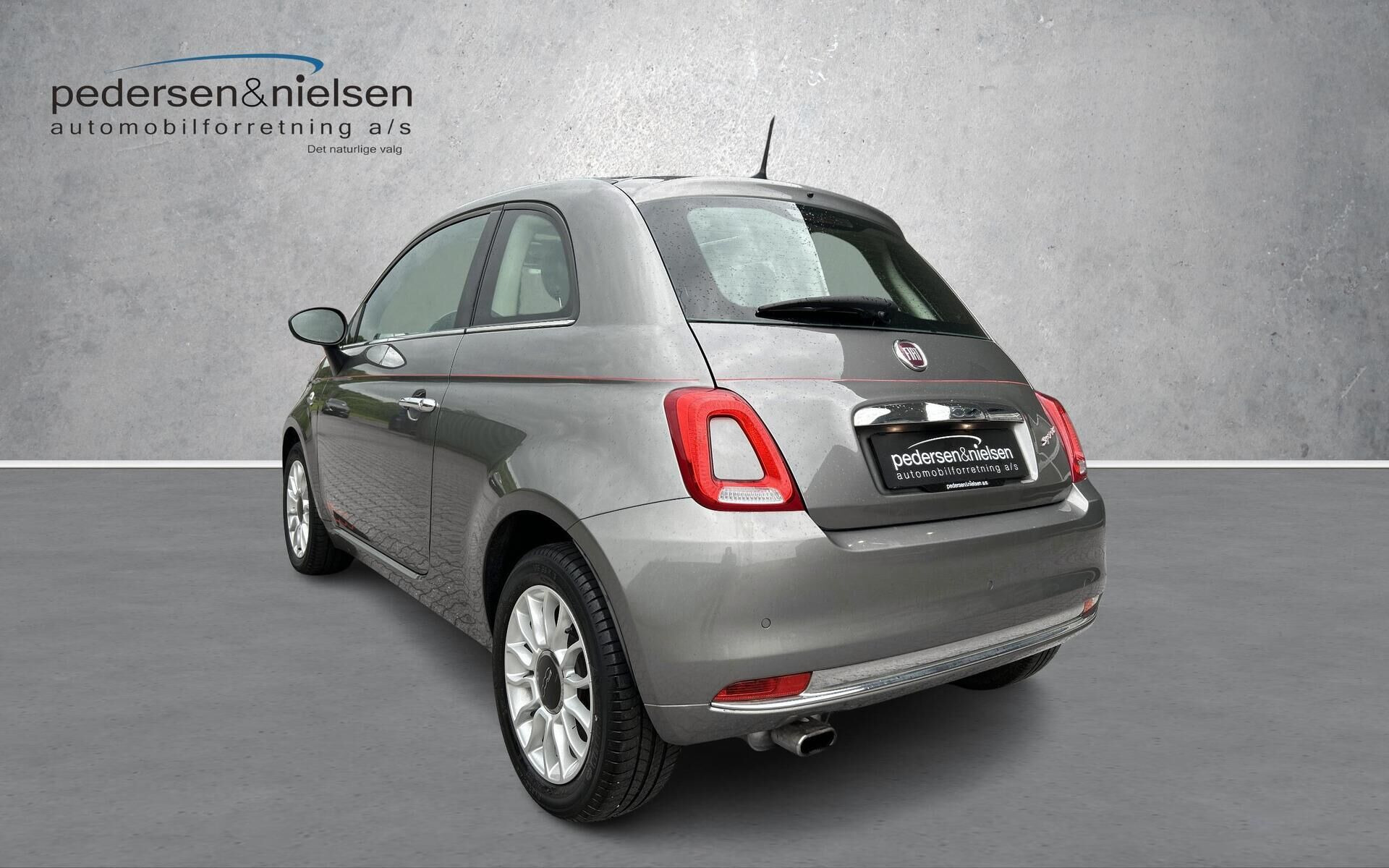Grå Fiat 500 fra 2019