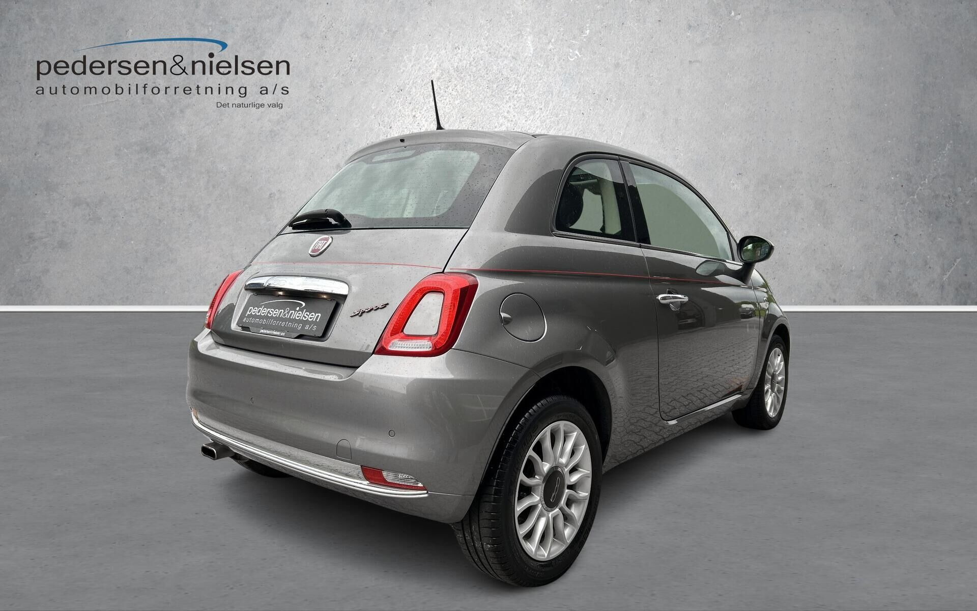 Grå Fiat 500 fra 2019