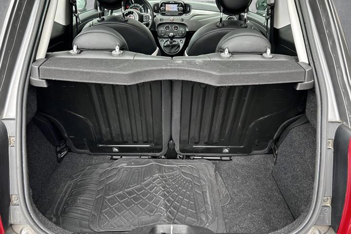 Grå Fiat 500 fra 2019