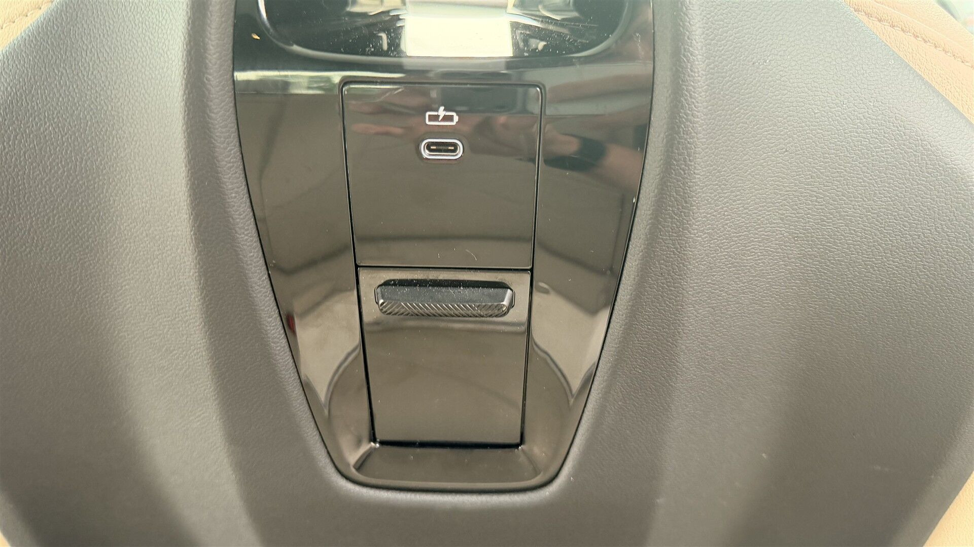 Grå BMW iX fra 2023