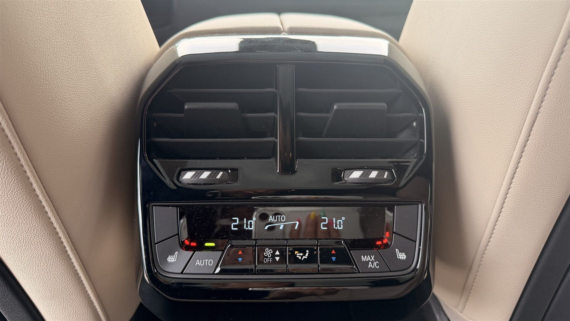 Grå BMW iX fra 2023