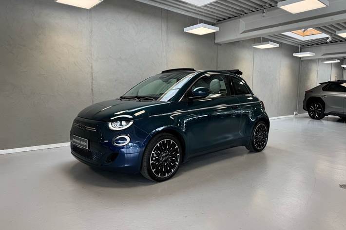 Blå Fiat 500e fra 2023