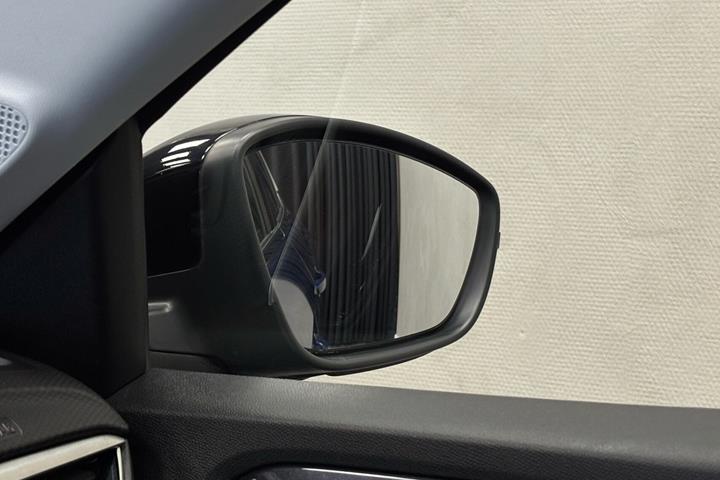 Blå Opel Corsa fra 2021