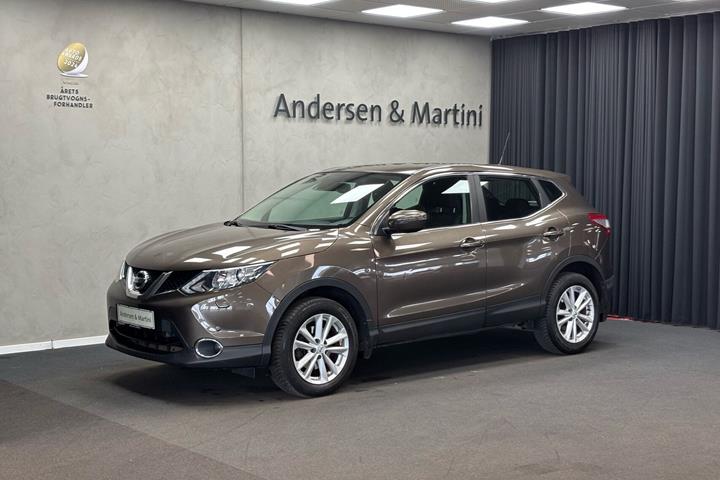 Brun Nissan Qashqai fra 2017 set udefra