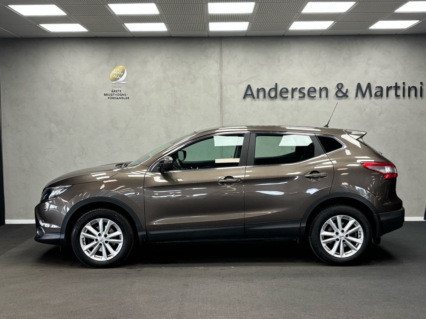 Brun Nissan Qashqai fra 2017