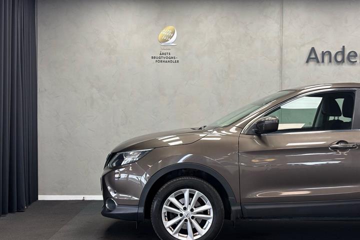 Brun Nissan Qashqai fra 2017