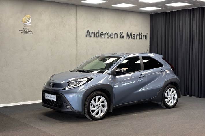 Blå Toyota Aygo X fra 2024