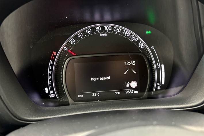 Blå Toyota Aygo X fra 2024
