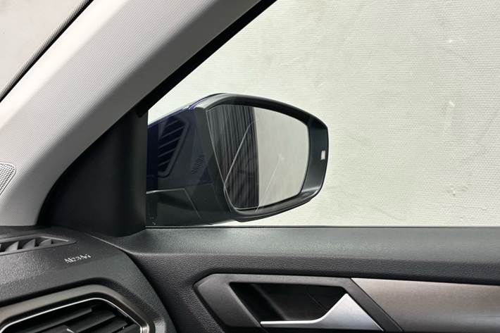 Blå VW T-Roc fra 2018