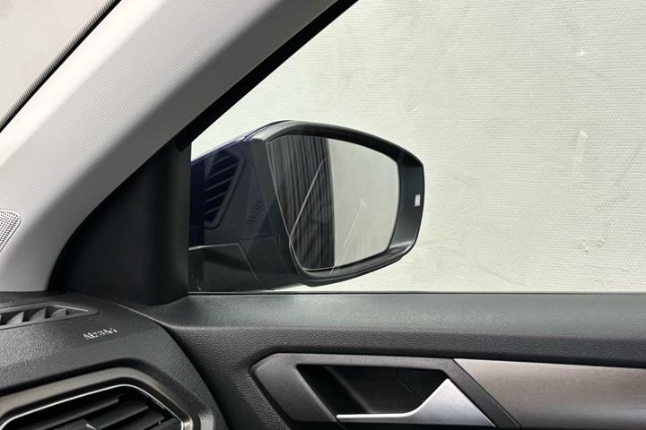 Blå VW T-Roc fra 2018