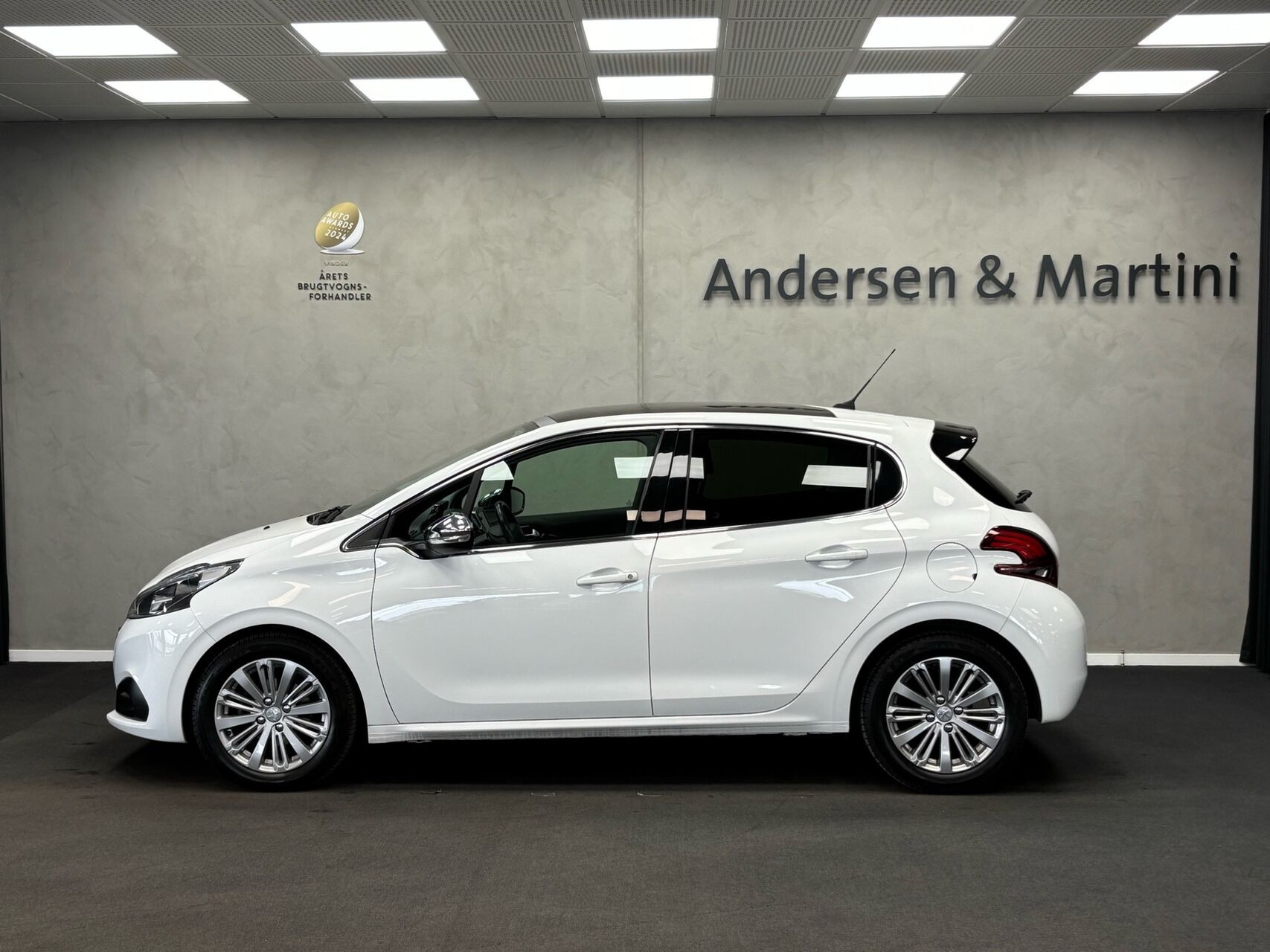 Hvid Peugeot 208 fra 2019