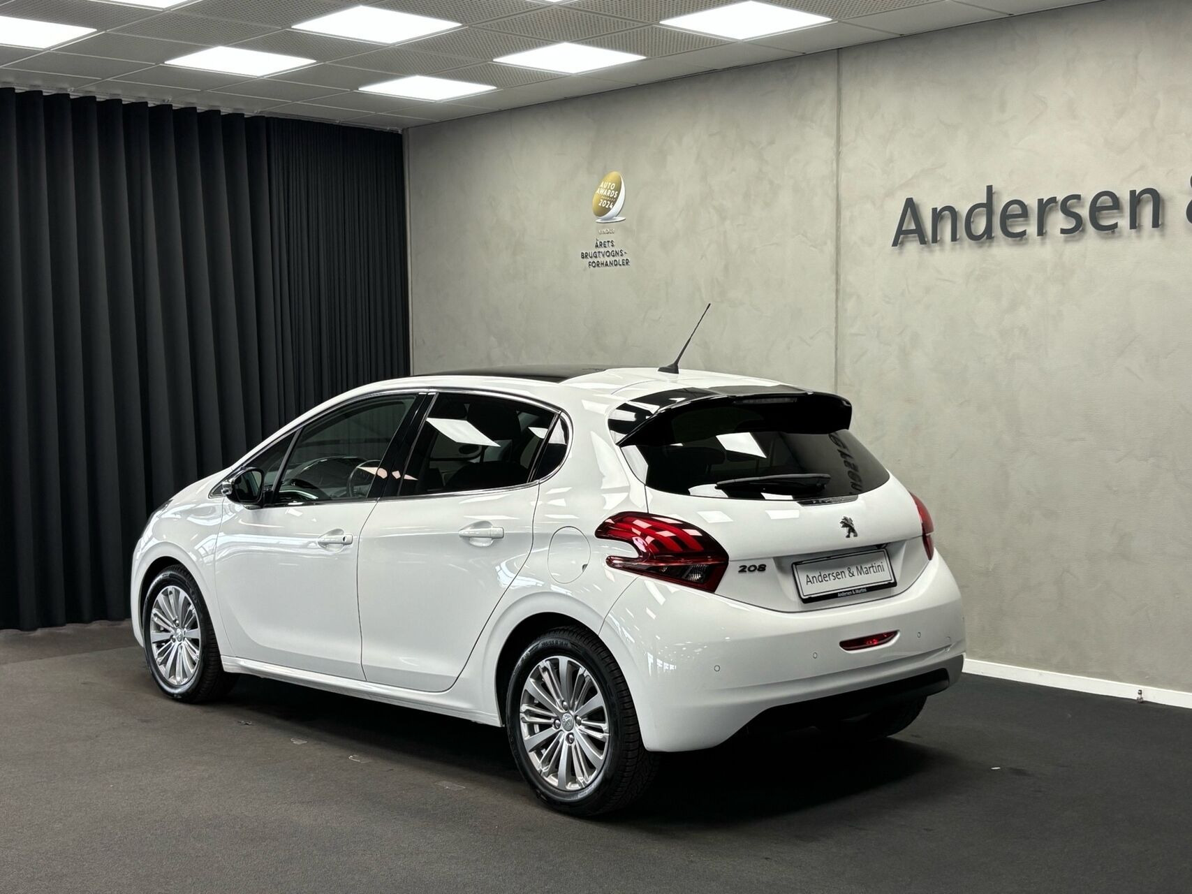 Hvid Peugeot 208 fra 2019