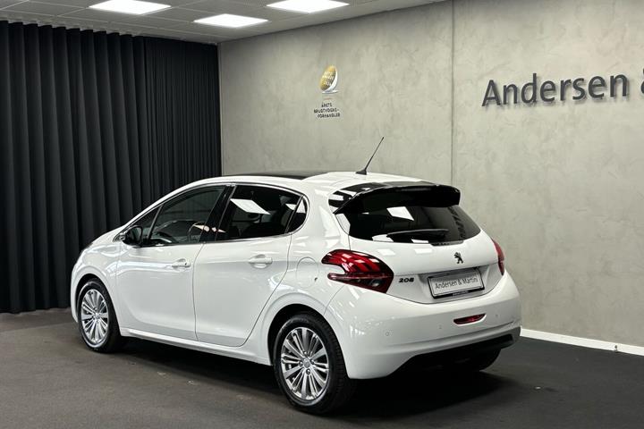 Hvid Peugeot 208 fra 2019