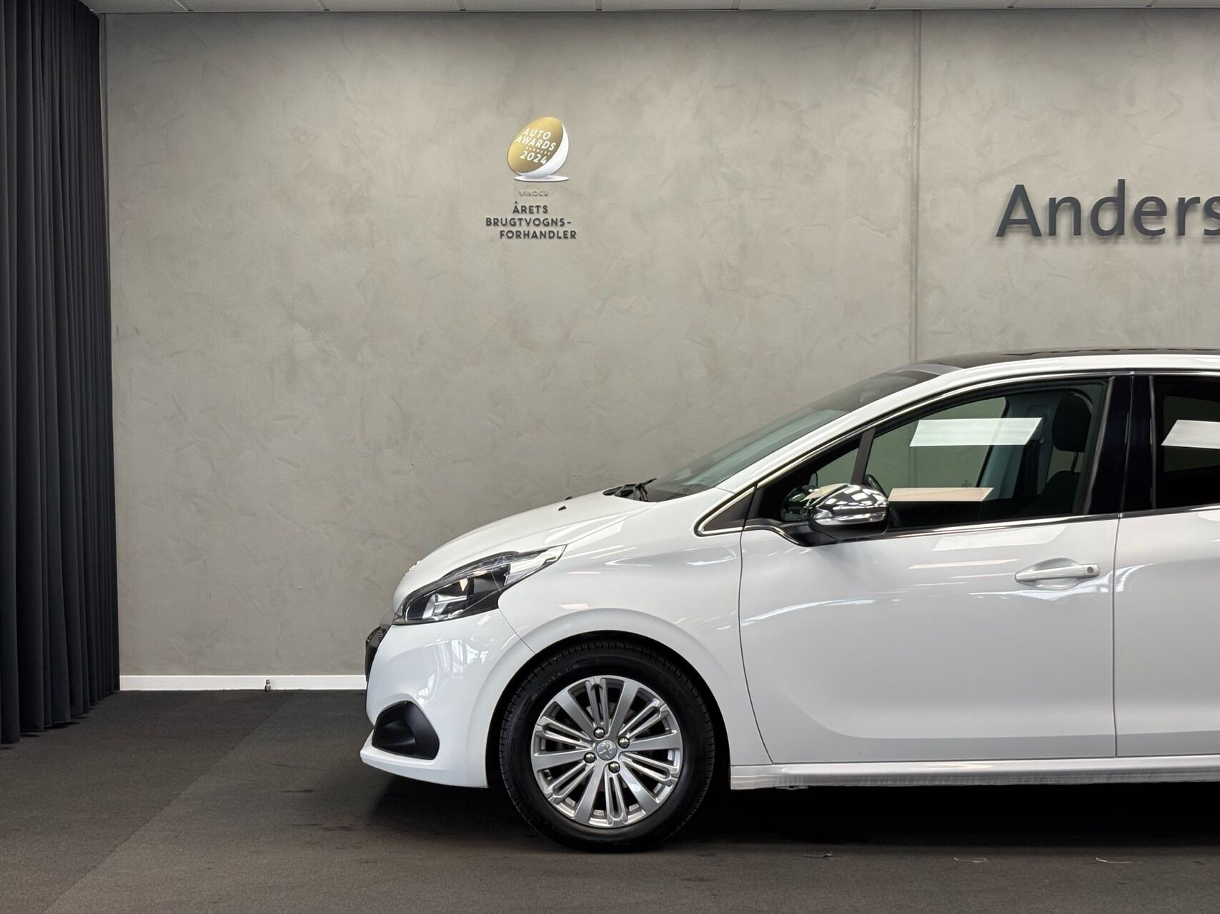 Hvid Peugeot 208 fra 2019
